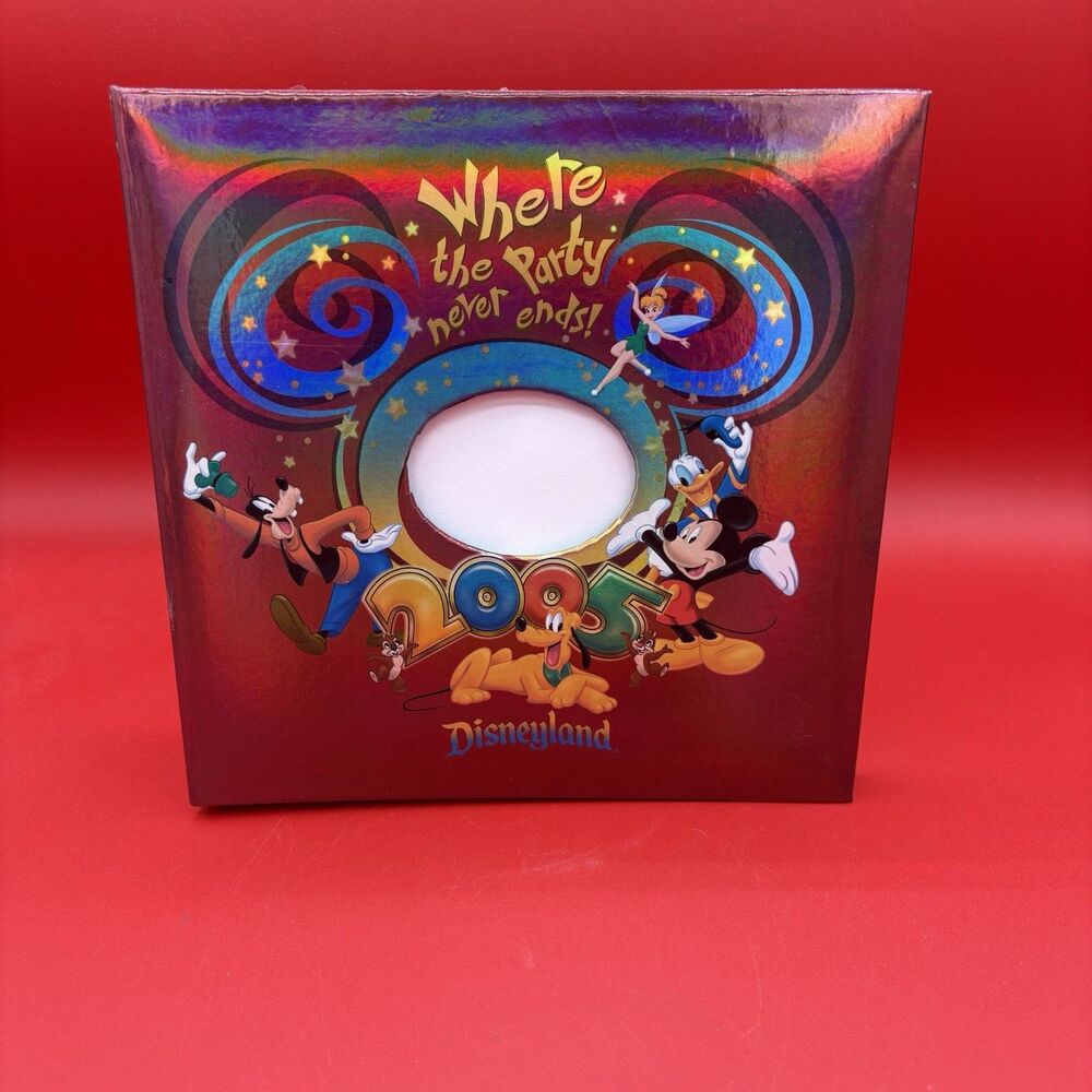 BRAND NEW Walt Disney World 2005 Photo Album Where The Party Never Ends 50 Pages